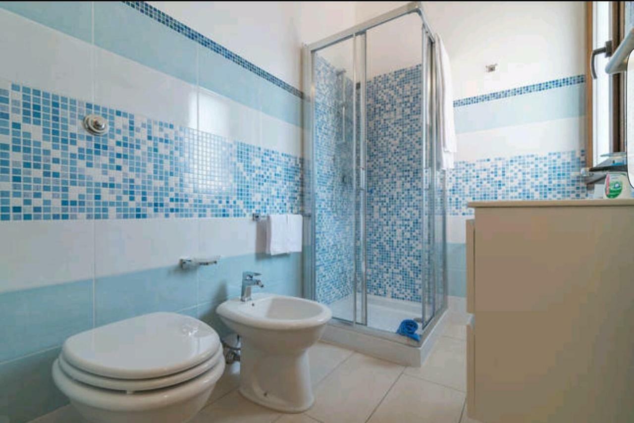 Bed and Breakfast Il Girasole Domus De Maria Exterior foto