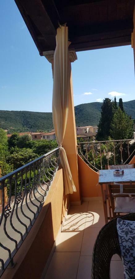 Bed and Breakfast Il Girasole Domus De Maria Exterior foto